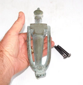 VINTAGE MESSING TÜRKLOPFER MIT TOLLER ORIGINAL PATINA, 8-5/8" HOCH - Bild 1 von 2