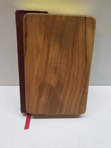 Vintage Holy Bible Wood Cover Jerusalem, King James Version Red Letter Edition - Foto 1 di 15