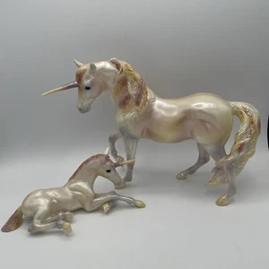 Breyer Pferd #3364 Alida Elidor Rainbow Pearl Marabella Einhorn Stute Ashley Fohlen - Bild 1 von 14