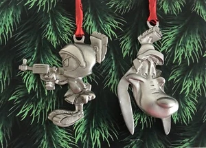 2 Estatuilla Plata Peltre MARVIN el PERRO MARCIANO K-9 Árbol de Navidad Adornos H - Imagen 1 de 2