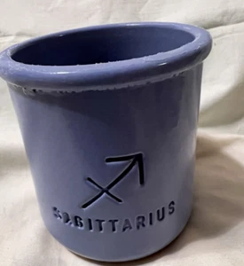 La Fermiere Sagittarius Zodiac Periwinkle Terracotta Yogurt Pot - Imagen 1 de 4