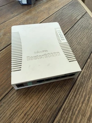 MikroTik RouterBOARD 260GS - Image 1 of 4