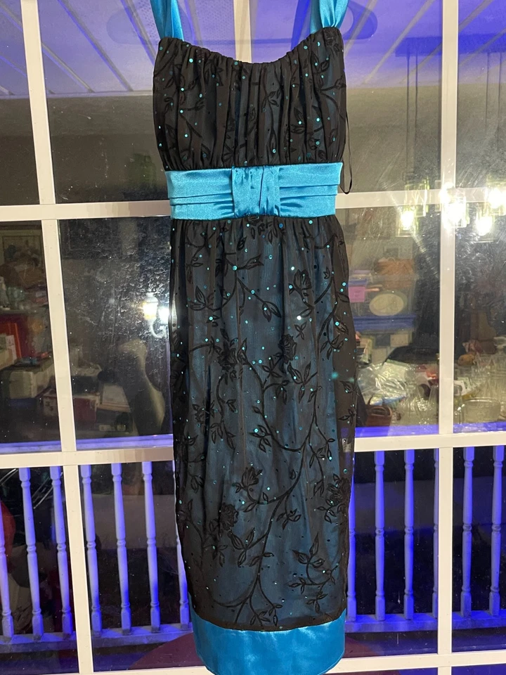 Vestido corto Debs con tiras negro con detalles verde azulado Foto 1 de 2