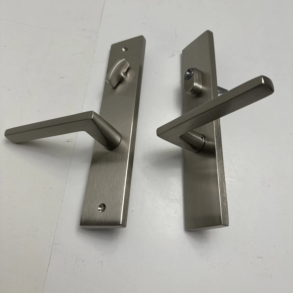 "Juego de palancas puerta izquierda Emtek 8442 moderno 2x10"" con llave con cilindro americano Milano" Foto 1 de 4