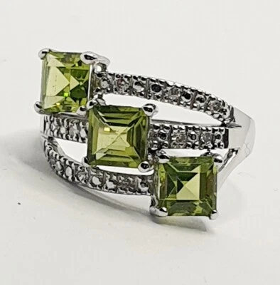 9ct Golf Peridot Triple Rows & Diamond Split Shank White Gold 375 Ring Size O - Image 1 of 4
