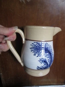 EAST KNOLL CT POTTERY YELLOW WARE LARGE PITCHER SEAWEED FEATHER MOCHA VINTAGE - Picture 1 of 11