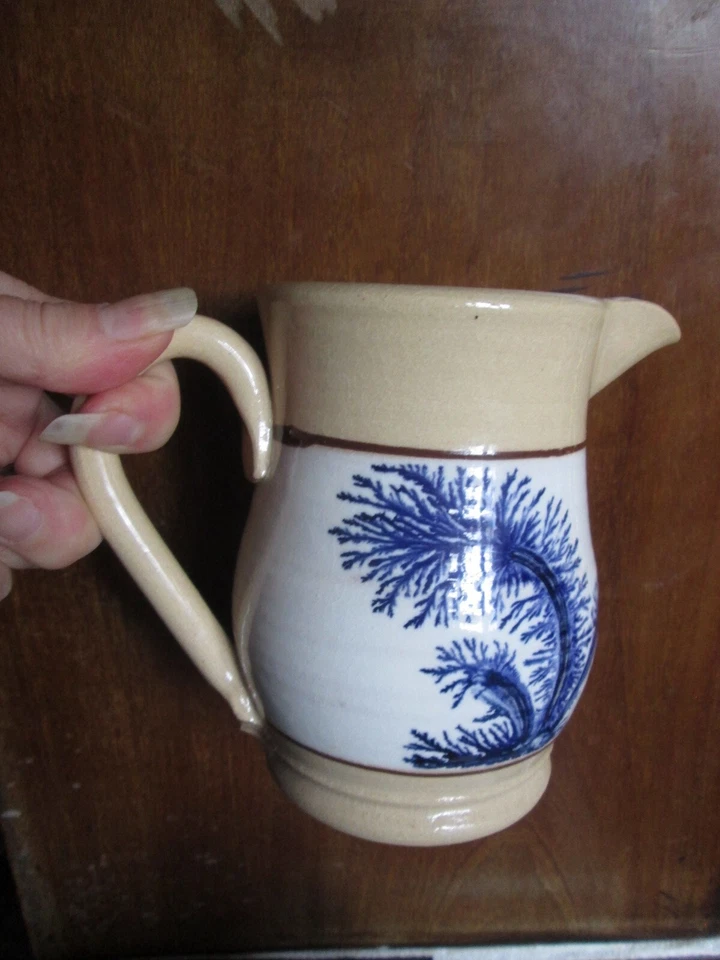 EAST KNOLL CT POTTERY YELLOW WARE LARGE PITCHER SEAWEED FEATHER MOCHA VINTAGE - Image 1 of 4