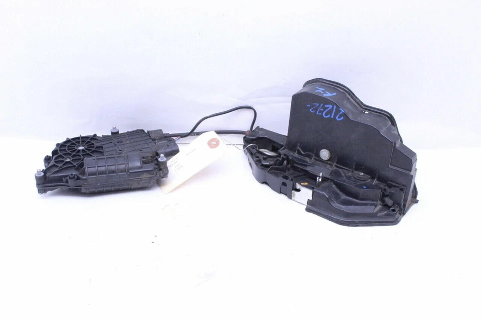 Actuador de bloqueo de pestillo de puerta trasera izquierda BMW 740i 750i 2009-2015 OEM usado Foto 1 de 3