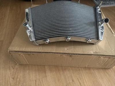 2007 2008 SUZUKI GSXR 1000 RADIADOR SISTEMA DE ENFRIAMIENTO DEL MOTOR ENFRIADOR DEL MOTOR OEM Foto 1 de 4