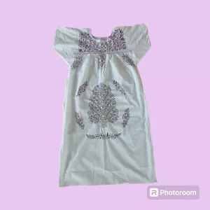Vestido Muumuu hecho a mano para mujer M bordado blanco algodón estilo Johny Was - Imagen 1 de 14