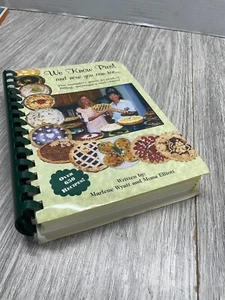 We Know Pies! And Now You Can Too... Marlene Wyatt & Mona Elliott 2003 - Picture 1 of 12
