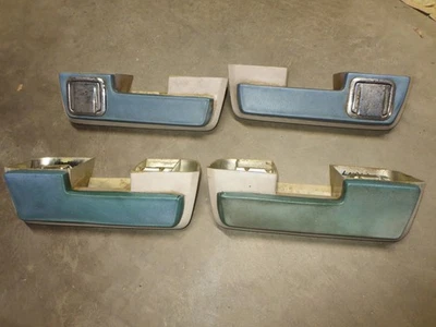 1965 PLYMOUTH BELVEDERE 4DR APOIOS DE BRAÇO, BOM CONJUNTO - Imagem 1 de 3