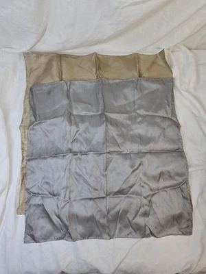 Lote de 2 Pañuelos Italianos Cenizas de Seda Bolsillo Cuadrado Dobladillo Enrollado Portugal  Foto 1 de 4