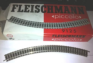 FLEISCHMANN PICCOLO 9125 BINARIO CURVO CON MASSICCIATA R2 225.5mm 45° (N) NUOVO - Picture 1 of 1