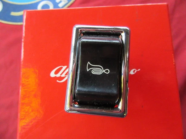 Originale Alfa Romeo Montreal Interruttore per Clacson/Corno 105646503400 Nuovo Foto 1 de 1