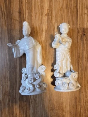 Estatueta chinesa antiga de porcelana Blanc de Chine, Kwan Yin e imortal taoísta - Imagem 1 de 4