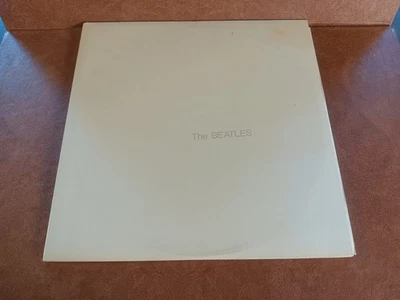 BEATLES - THE BEATLES 2XLP WHITE ALBUM REISSUE 4 PICTURES & POSTER GATEFOLD - Image 1 of 4