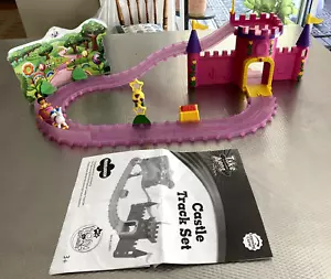 DORA THE EXPLORER 2007 CASTLE TRACK SET METAL CHARIOT PONY Fisher Price COMPLETE - Picture 1 of 4