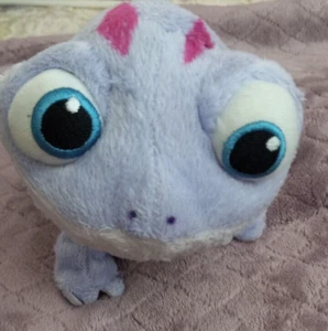 Peluche Disney Frozen 2 Bruni Walk & Glow Fire Spirit Lagarto ¡FUNCIONA! - Imagen 1 de 5
