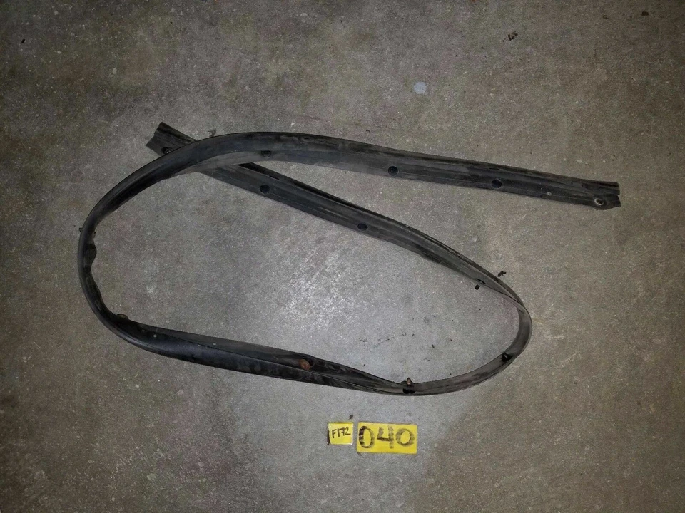 * SELLO DEL CAPÓ DELANTERO RESISTENTE A LA INTEMPERIE SUBARU FORESTER OEM 03-05 Foto 1 de 1