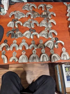 Menge 36 Abdichten Rim-Lock Obere Untere Dental Vollmund Metall Abformschalen - Bild 1 von 20