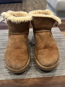 UGG Australia Classic Short Button Brown Boot Women 7 ,Sheepskin Lined 3352 - Picture 1 of 17