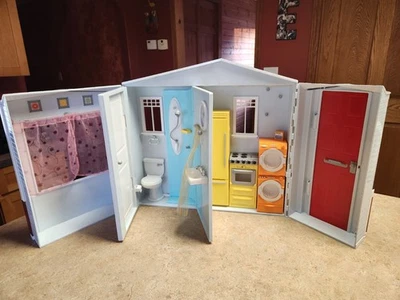 Casa de muñecas plegable totalmente real Barbie suena Mattel 2005 con ambas cortinas Foto 1 de 4