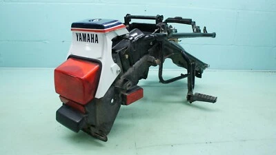 1986 YAMAHA FZR600 REAR FRAME FZR 600 TAILLIGHT SUBFRAME COWL TOOL TRAY *345 - Imagem 1 de 4