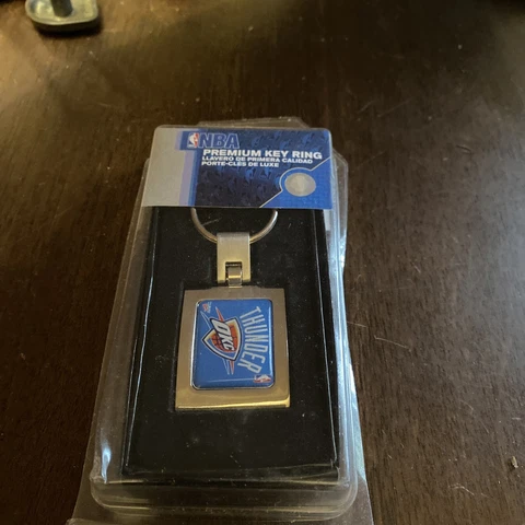 Oklahoma City Thunder OKC Metal Logo Keychain NBA Key Chain New in Package Cover