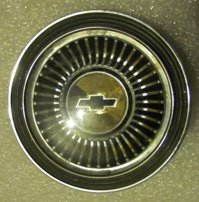 1964 - 1965 Chevrolet Chevelle buzina tampa botão emblema emblema original original original OEM - Imagem 1 de 4