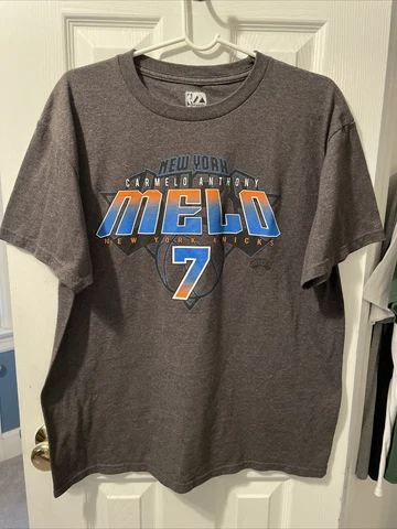 Carmelo Anthony New York Knicks Basketball Majestic Men’s Gray Shirt Size Large Cover