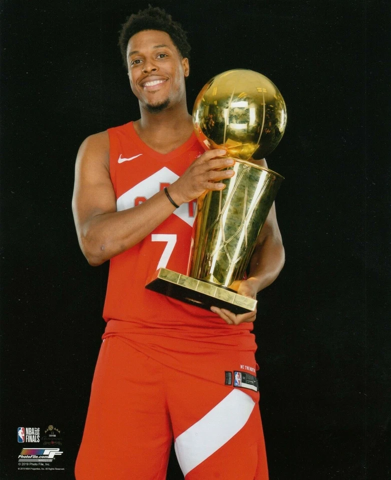 Foto 8X10 Kyle Lowry Toronto Raptors Campeonato NBA Trofeo (BB) Foto 1 de 1