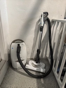 Kenmore Progressive Vacuum White Canister 116 27615700 w/ Hose & Attachments - Picture 1 of 12