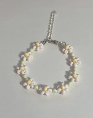 Beaded Flower Bracelet, Daisy Bracelet, Hand Made, 6.5 inc + 2 inc (extainchain) - Image 1 of 4
