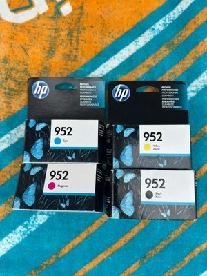 Paquete combinado de 4 cartuchos de tinta HP 952 negro y 952 color EXP - ABR 2019 Foto 1 de 2