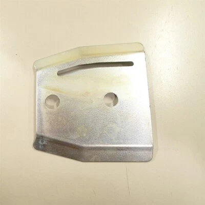 Placa guía de cadena OEM Pioneer P40, interior, #429659 Foto 1 de 3