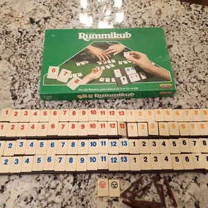 Tablero de Juegos de Lanza Rummikub Original 1988 Caja Verde Azulejo Rummy De Colección - Imagen 1 de 17