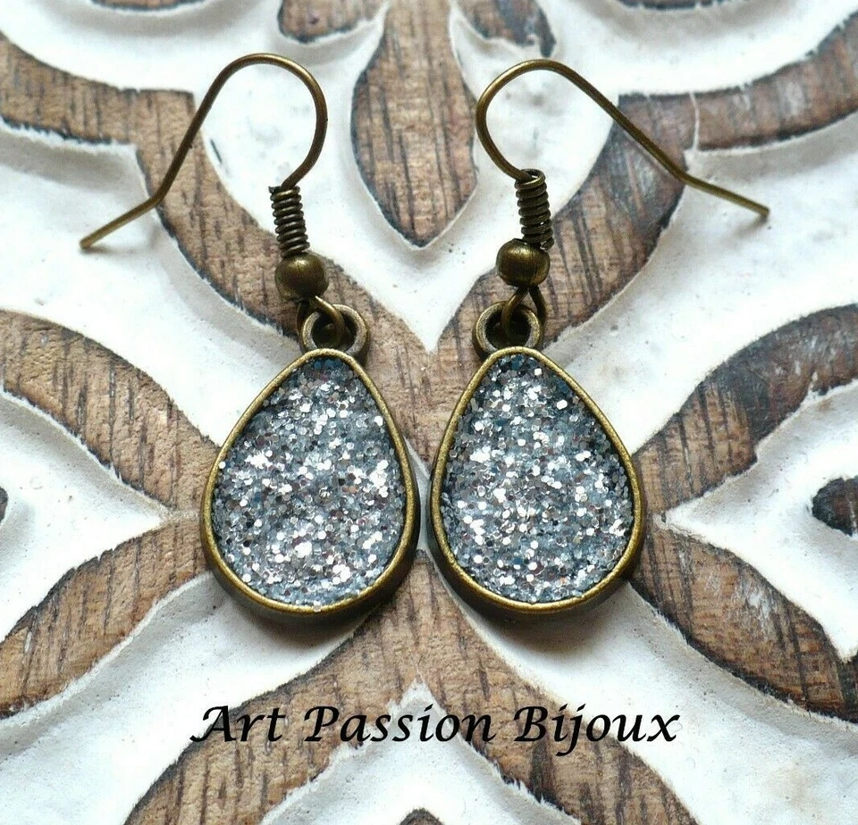 Piccoli orecchini a goccia con glitter argento, fatti a mano, color bronzo - Immagine 1 di 1
