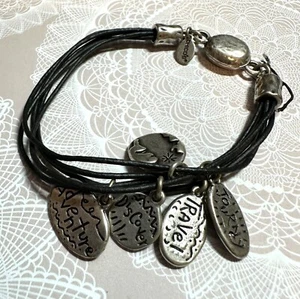 Chicos Adventure Travel Discover Charm Bracelet Faux Leather Cord Magnetic Clasp - Bild 1 von 5