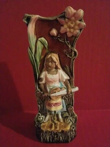 Jugendstil Knospenvase Wandtasche junges Mädchen mit Gitarre Österreich 20er Jahre - Bild 1 von 9