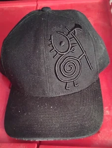 ANTIGUO SOMBRERO GORRA GUERRERO VIKINGO NÓRDICO Arte en relieve del histórico arte rupestre de la Edad del Hierro - Imagen 1 de 7
