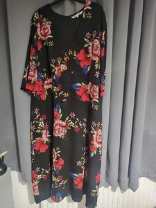 Maxikleid Größe 26 Yumi Blumen, schwarz multi - Bild 1 von 3