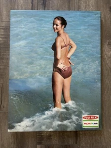 Fuji Color Film Años 70 Encimera Publicidad Letrero Traje De Baño Bikini Niña Japón - Imagen 1 de 5