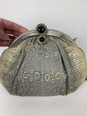 Monedero vintage de piel de serpiente Judith Lieber con espejo/peine Foto 1 de 4