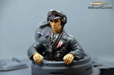 B WARE Deutscher Tiger Panzerkommandant Panzer Fahrer Resin bemalt 1:16 F1001-BW - Bild 1 von 4