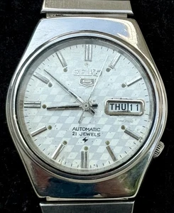 Seiko 5 Automatic Vintage Men’s Watch 21 Jewels Silver Checkered Pattern Dial - Picture 1 of 7