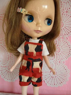 Blythe/Skipper娃娃衣服猪围兜和上衣 — 第 1/2 张图片