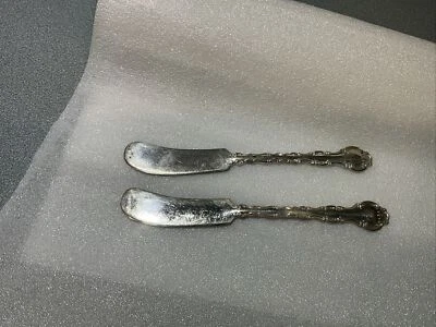 Esparcidor de mantequilla con mango plano Louis De France plato plata 2 abedules Regencia Foto 1 de 3