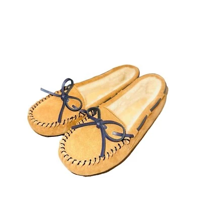 C7* NIB Vineyard Vines Holiday Suede Slippers Natural & Blue Big Kids/Youth Size - Image 1 of 4