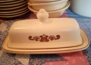 Vintage Pfaltzgraff Village Pattern Covered Butter Dish 6-28 - Picture 1 of 3